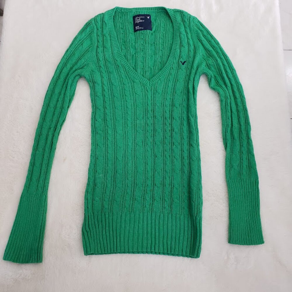 American Eagle Green Cable Knit Sweater for women. Size: M